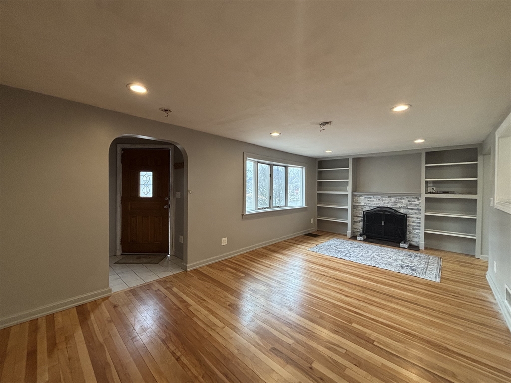 3 bed, 1 bath apartment for rent at 27 Evans Rd Unit SF, Stoneham — photo 2 of 14