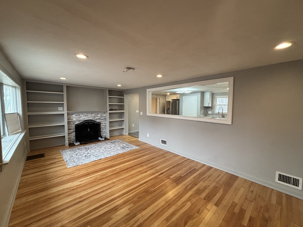 3 bed, 1 bath apartment for rent at 27 Evans Rd Unit SF, Stoneham — photo 1 of 14