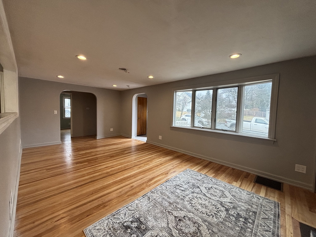 3 bed, 1 bath apartment for rent at 27 Evans Rd Unit SF, Stoneham — photo 3 of 14