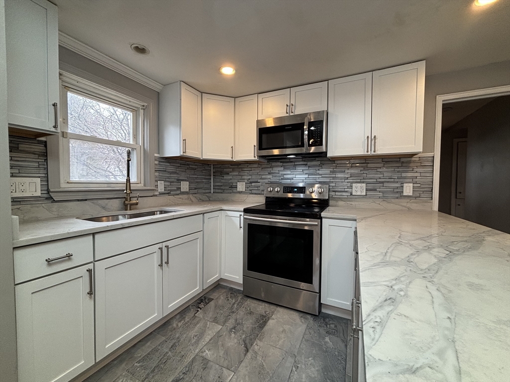 3 bed, 1 bath apartment for rent at 27 Evans Rd Unit SF, Stoneham — photo 5 of 14