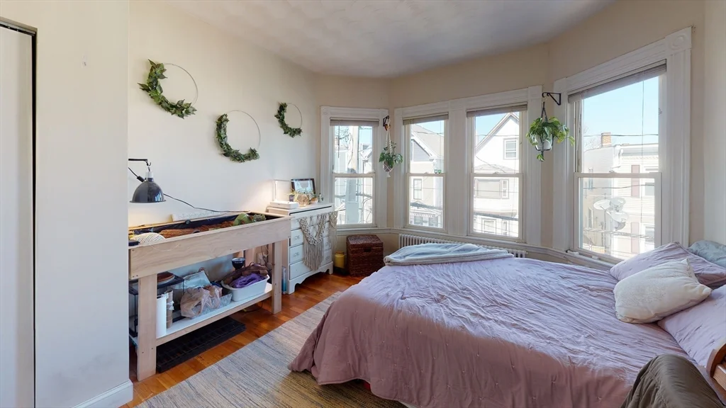 3 bed, 1 bath apartment for rent at 27 Falcon Unit 2, Eagle Hill — photo 5 of 12
