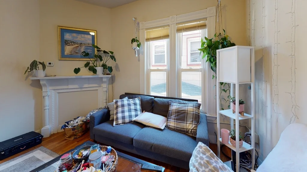 3 bed, 1 bath apartment for rent at 27 Falcon Unit 2, Eagle Hill — photo 9 of 12