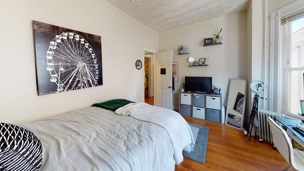 3 bed, 1 bath apartment for rent at 27 Falcon Unit 2, Eagle Hill — photo 7 of 12