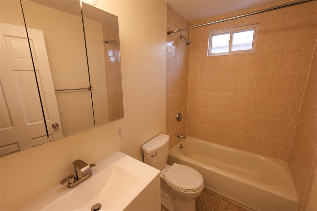 3 bed, 1 bath apartment for rent at 27 Fessenden St Unit 3, Mattapan — photo 17 of 20