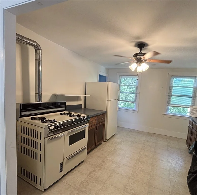 2 bed, 1 bath apartment for rent at 27 Fletcher St Unit 1, Northbridge — photo 6 of 12