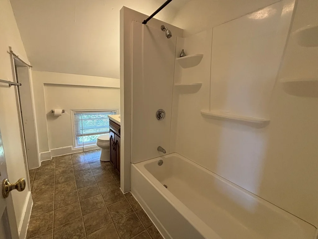 2 bed, 1 bath apartment for rent at 27 Fletcher St Unit 1, Northbridge — photo 7 of 12