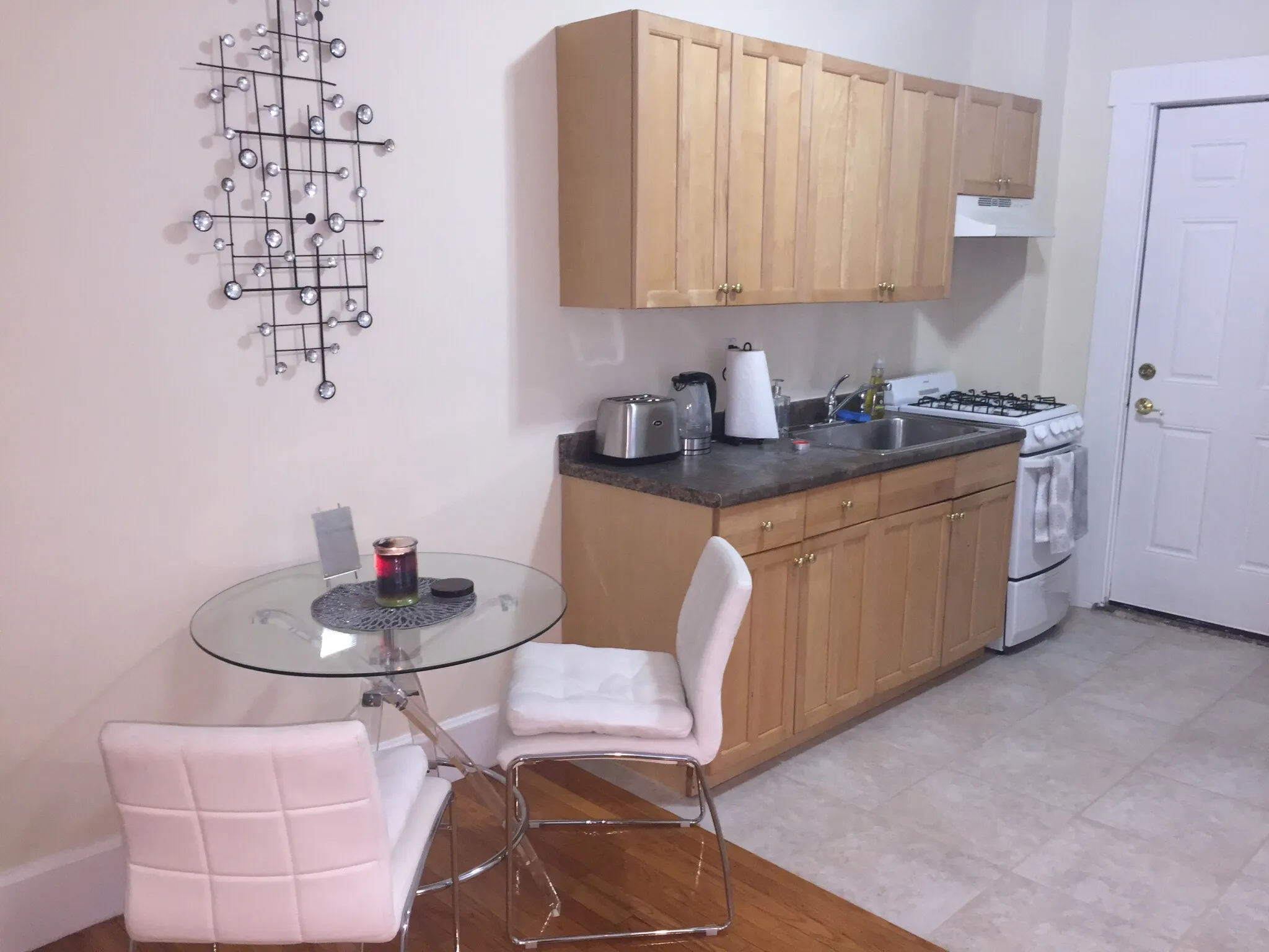 3 bed, 1 bath apartment for rent at 27 Forest St Unit 1, Baldwin — photo 6 of 11