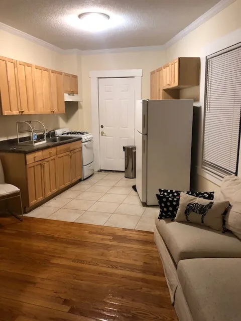 3 bed, 1 bath apartment for rent at 27 Forest St Unit 1M, Baldwin — photo 7 of 11