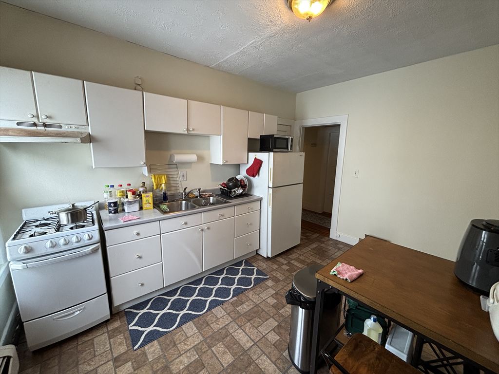 1.5 bed, 1 bath apartment for rent at 27 Forest St Unit 6, Baldwin — photo 1 of 12