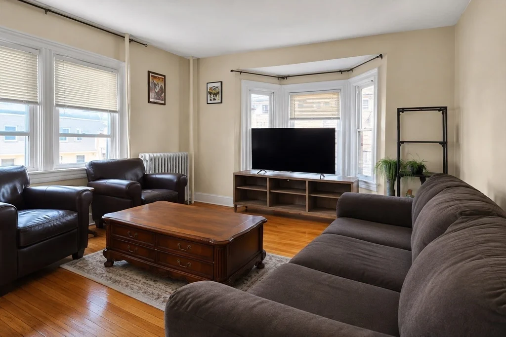 4 bed, 2 bath apartment for rent at 27 Franklin Ave, East Somerville — photo 3 of 20