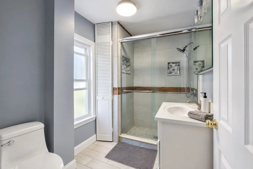 4 bed, 2 bath apartment for rent at 27 Franklin Ave, East Somerville — photo 15 of 20