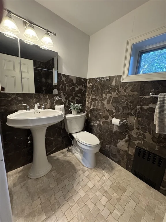 5 bed, 4+ bath apartment for rent at 27 Gammons Rd Unit 27, Waban — photo 12 of 18
