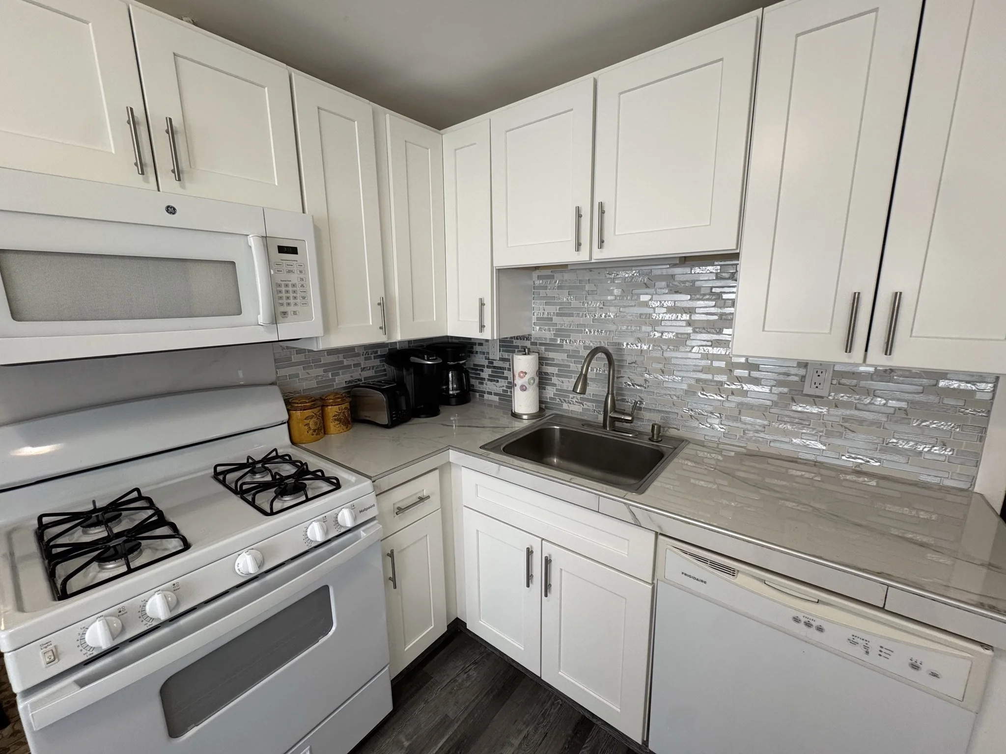 2 bed, 1 bath apartment for rent at 27 Gibson St Unit 27, Forestdale — photo 3 of 15