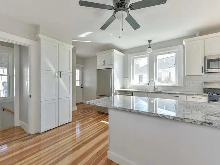 2 bed, 1 bath apartment for rent at 27 Gilbert Unit 2, Belmont — photo 3 of 10