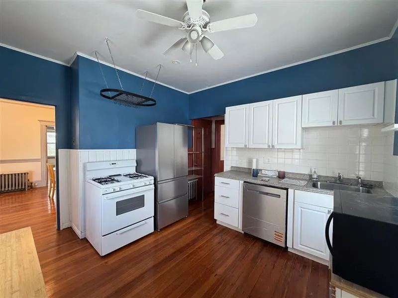 2 bed, 1 bath apartment for rent at 27 Gilman Ter Unit 1, Winter Hill — photo 4 of 15
