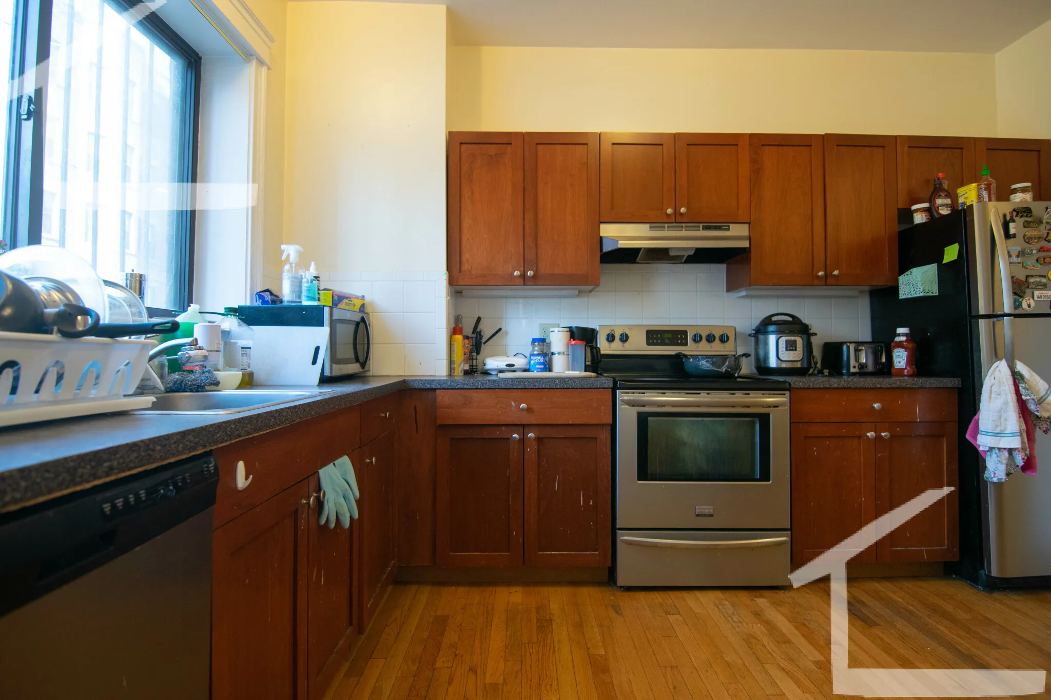 4 bed, 2 bath apartment for rent at 27 Glenville Ave Unit 1, Allston — photo 4 of 14