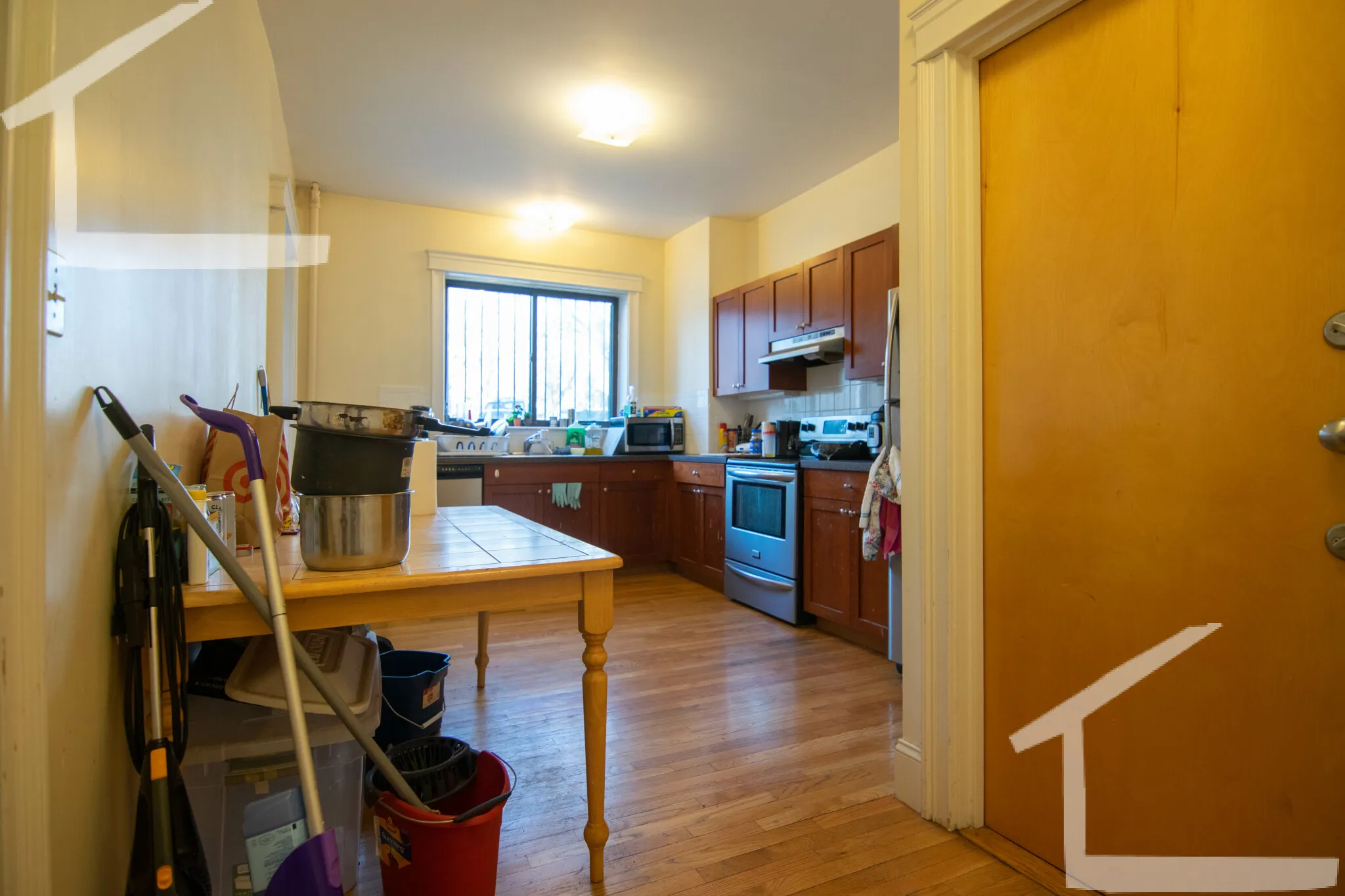 4 bed, 2 bath apartment for rent at 27 Glenville Ave Unit 1, Allston — photo 2 of 14