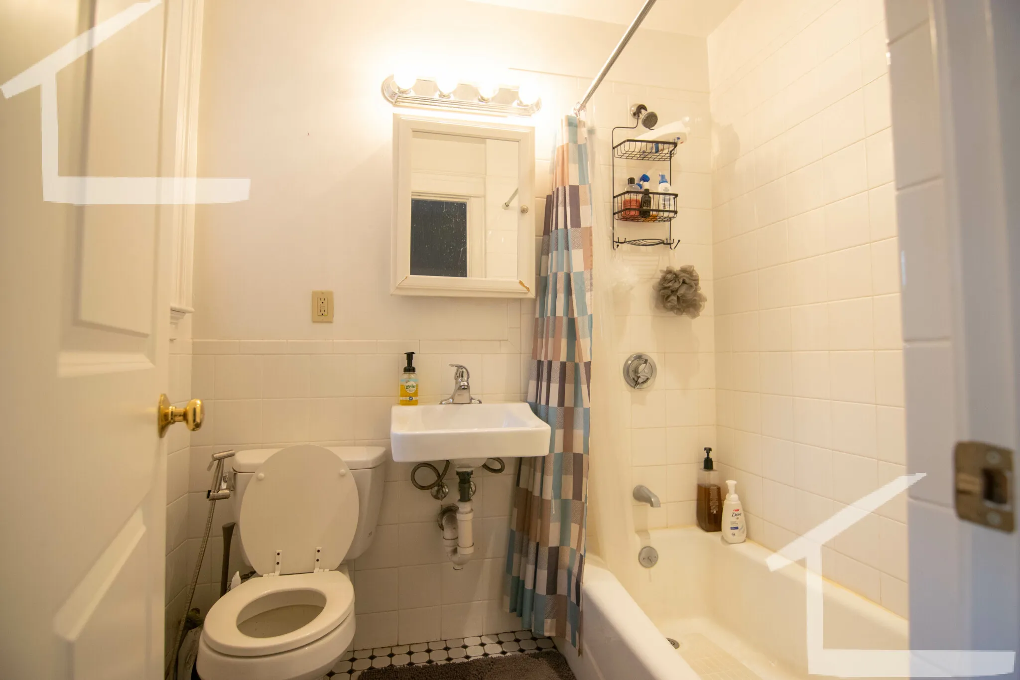 4 bed, 2 bath apartment for rent at 27 Glenville Ave Unit 1, Allston — photo 11 of 14