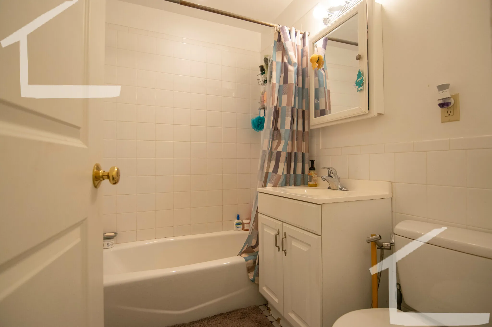 4 bed, 2 bath apartment for rent at 27 Glenville Ave Unit 1, Allston — photo 6 of 14