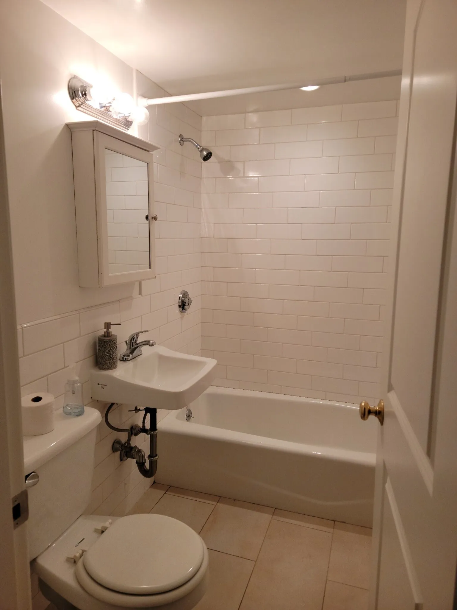 3 bed, 2 bath apartment for rent at 27 Glenville Ave Unit B, Allston — photo 5 of 29