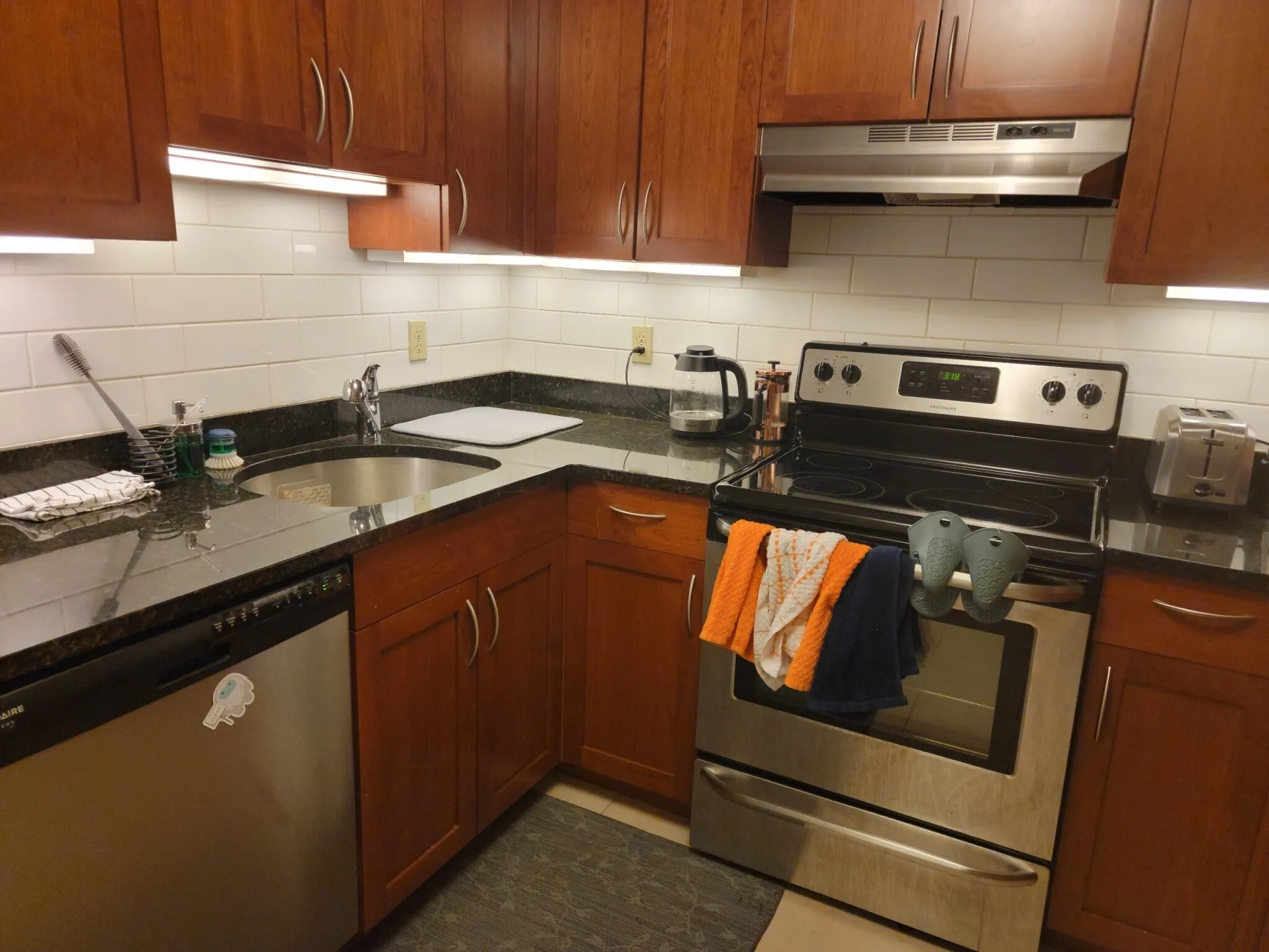 3 bed, 2 bath apartment for rent at 27 Glenville Ave Unit B, Allston — photo 3 of 29