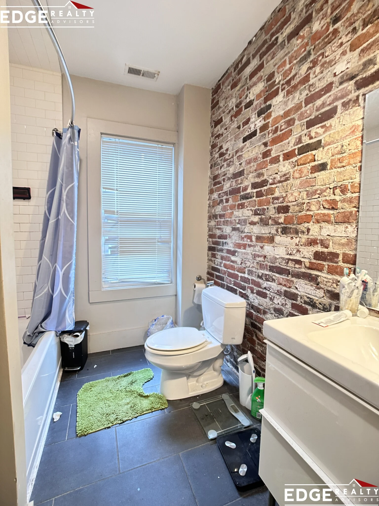 5 bed, 2 bath apartment for rent at 27 Greylock Rd Unit N/A, Brighton — photo 9 of 10