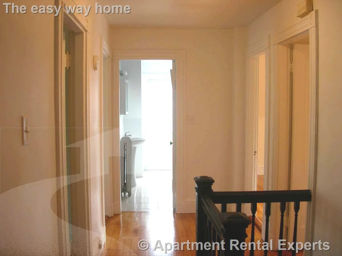 3 bed, 1 bath apartment for rent at 27 Hammond St Unit 3, Baldwin — photo 6 of 8