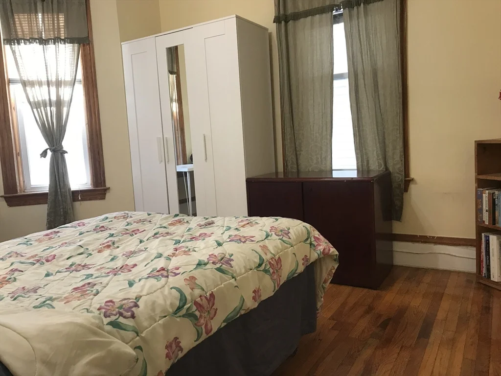 3 bed, 1 bath apartment for rent at 27 Haskell Unit 1, Boston — photo 3 of 5