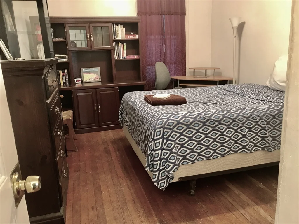 3 bed, 1 bath apartment for rent at 27 Haskell Unit 1, Boston — photo 2 of 5