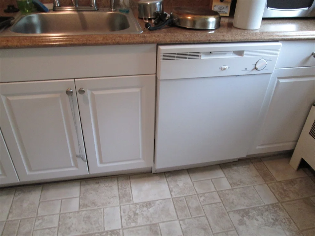 2 bed, 1 bath apartment for rent at 27 Heath Rd Unit 1, Arlington — photo 2 of 15