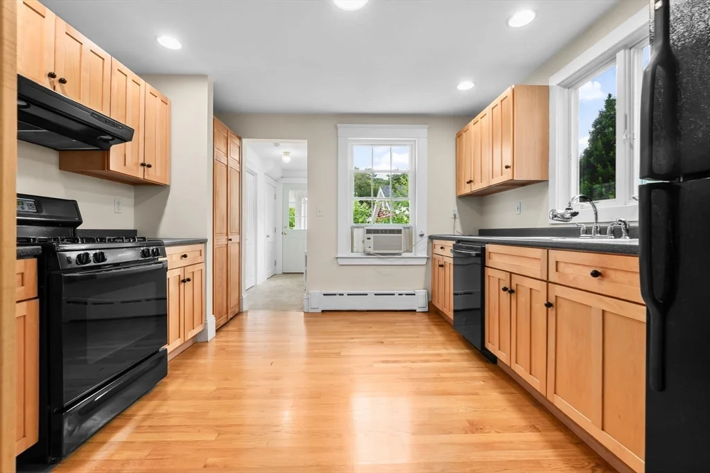 2 bed, 2 bath apartment for rent at 27 High St Unit 1, Beverly Farms — photo 6 of 21