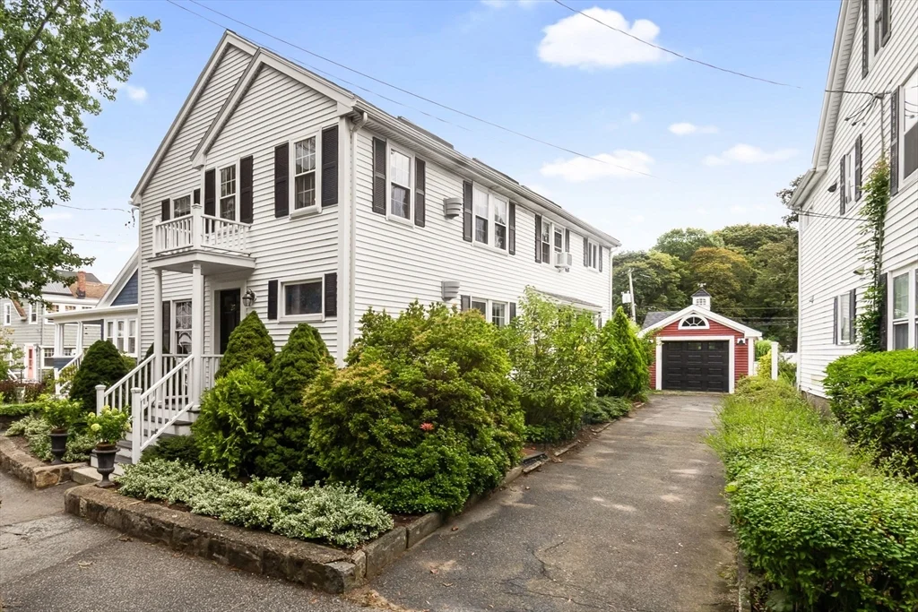 2 bed, 2 bath apartment for rent at 27 High St Unit 1, Beverly Farms — photo 1 of 21