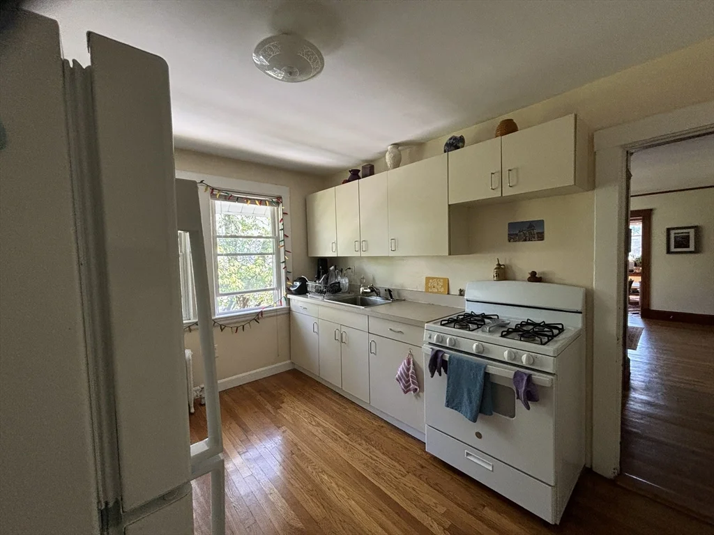 2 bed, 1 bath apartment for rent at 27 Highland Avenuw Unit 2, Arlington Heights — photo 1 of 10