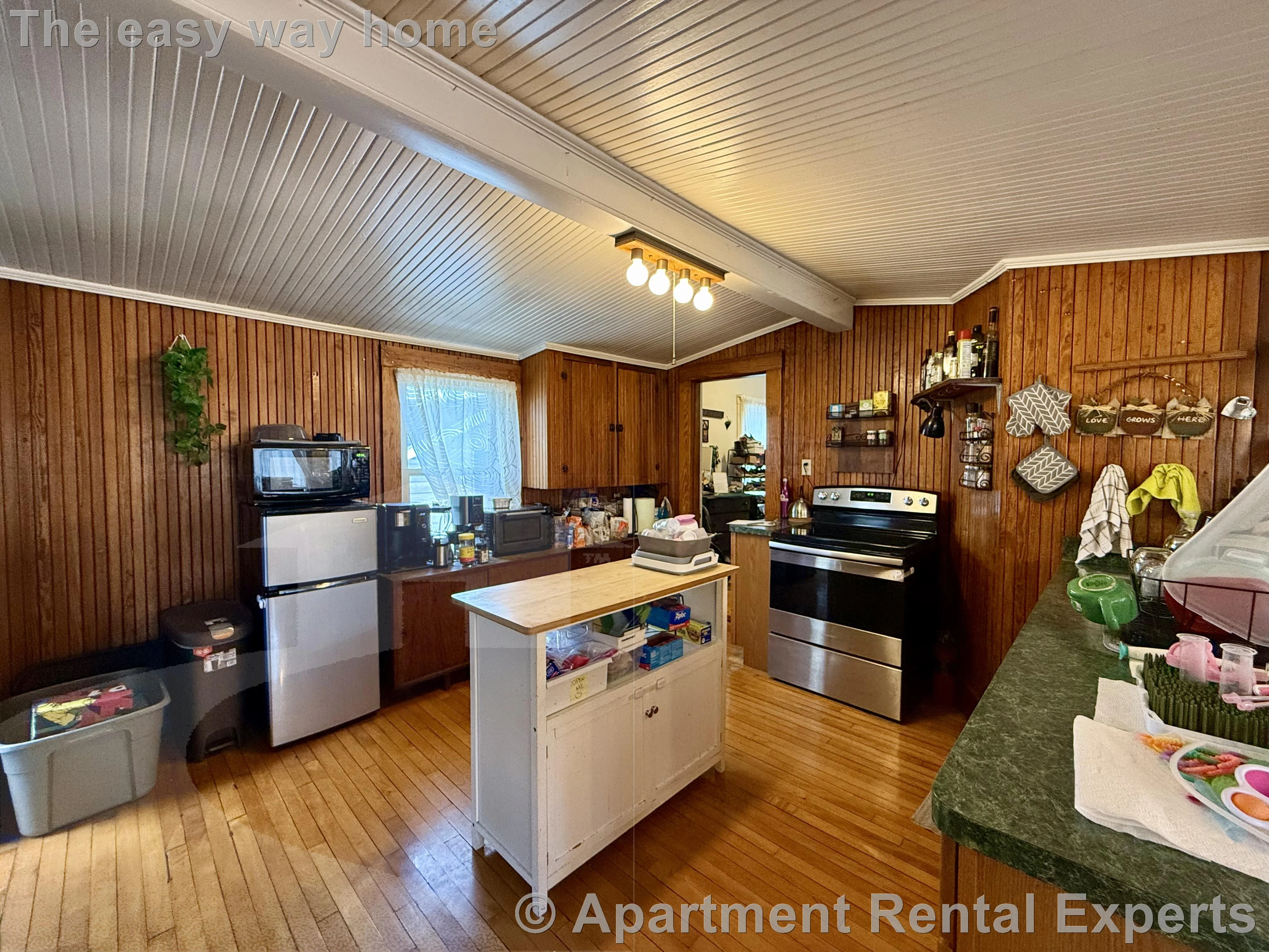 1 bed, 1 bath apartment for rent at 27 Hillsdale Rd Unit 2, Tufts