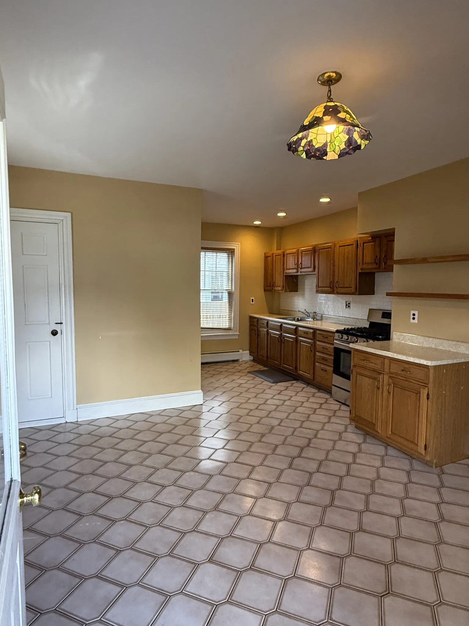 2 bed, 1 bath apartment for rent at 27 Holton St Unit 1, West Somerville — photo 1 of 33