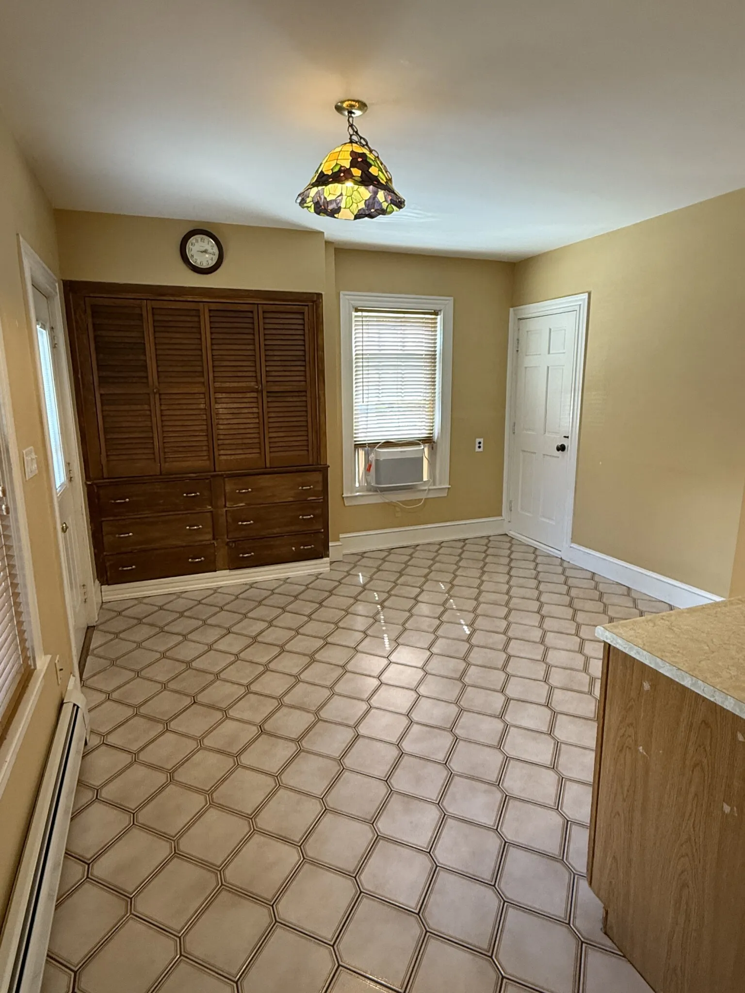 2 bed, 1 bath apartment for rent at 27 Holton St Unit 1, West Somerville — photo 3 of 33