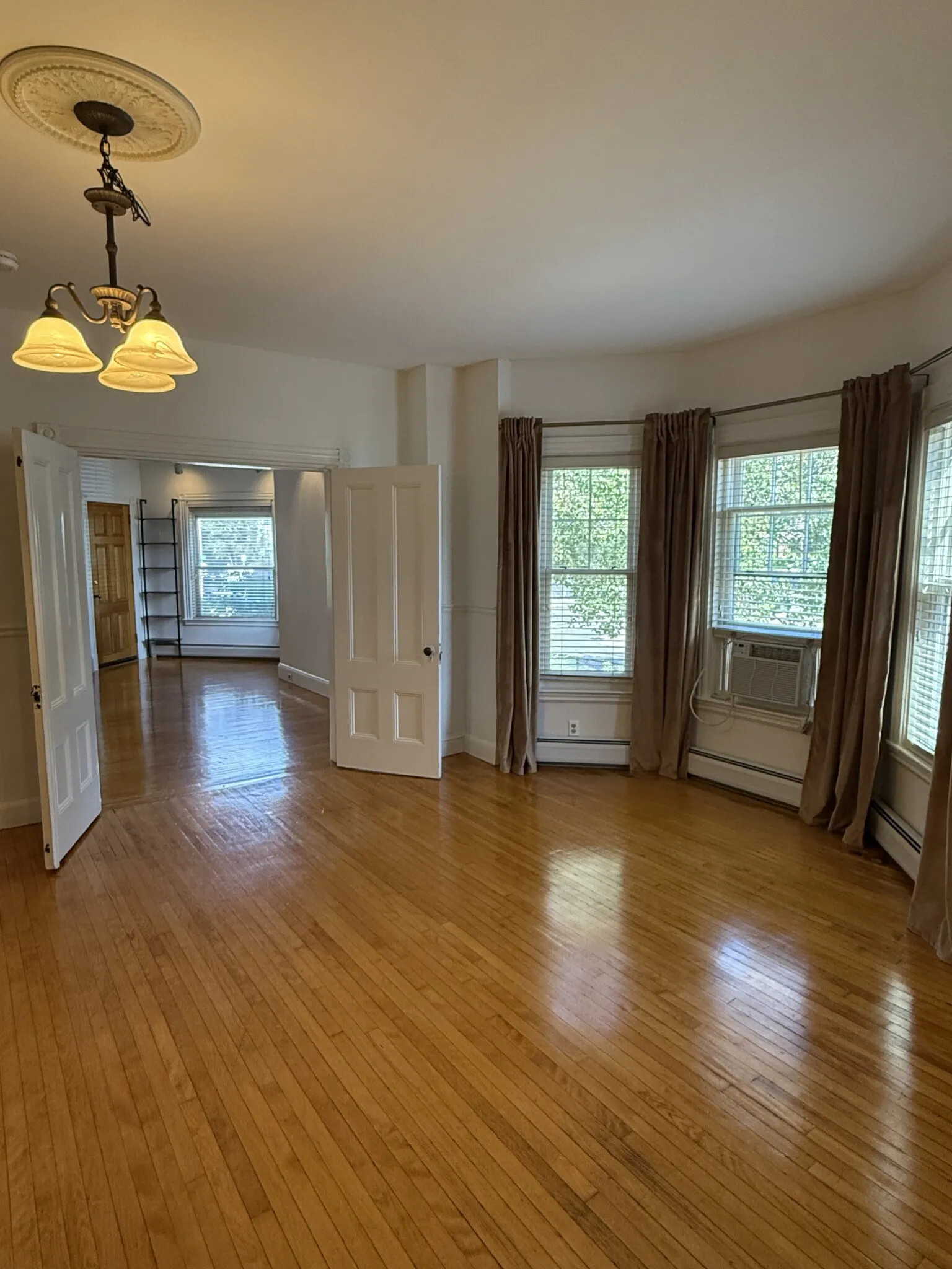 2 bed, 1 bath apartment for rent at 27 Holton St Unit 1, West Somerville — photo 4 of 33