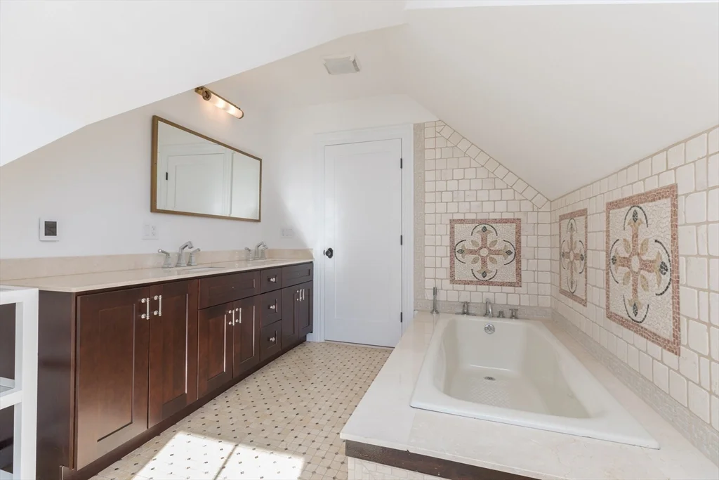 3 bed, 3 bath apartment for rent at 27 Howland St Unit 2, Roxbury — photo 13 of 21