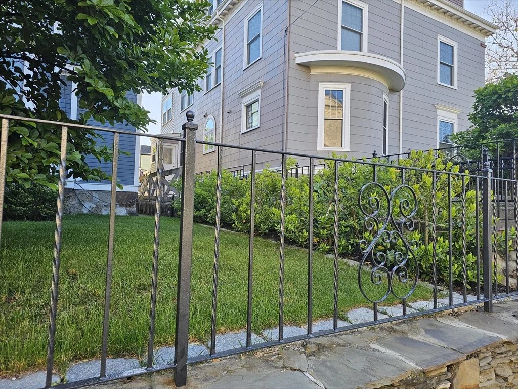 3 bed, 3 bath apartment for rent at 27 Howland St Unit U2, Roxbury — photo 20 of 24