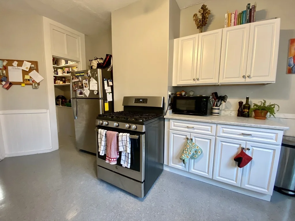 4 bed, 1 bath apartment for rent at 27 Hurd Rd Unit 5, Coolidge Corner — photo 11 of 22