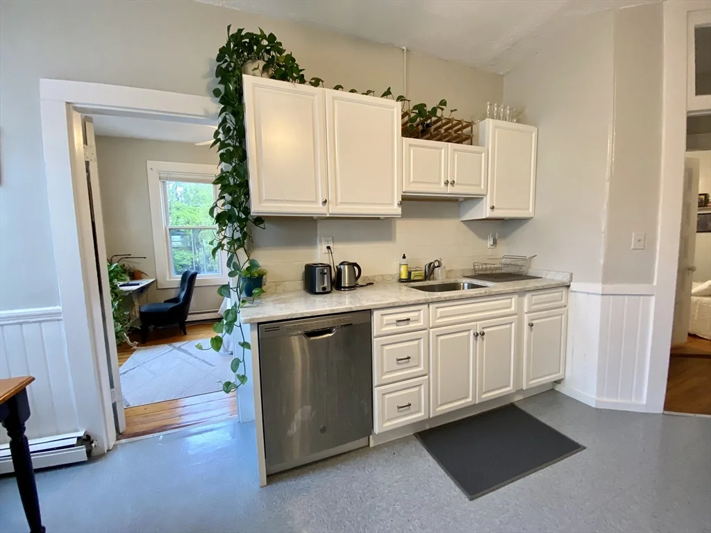 4 bed, 1 bath apartment for rent at 27 Hurd Rd Unit 5, Coolidge Corner — photo 13 of 22