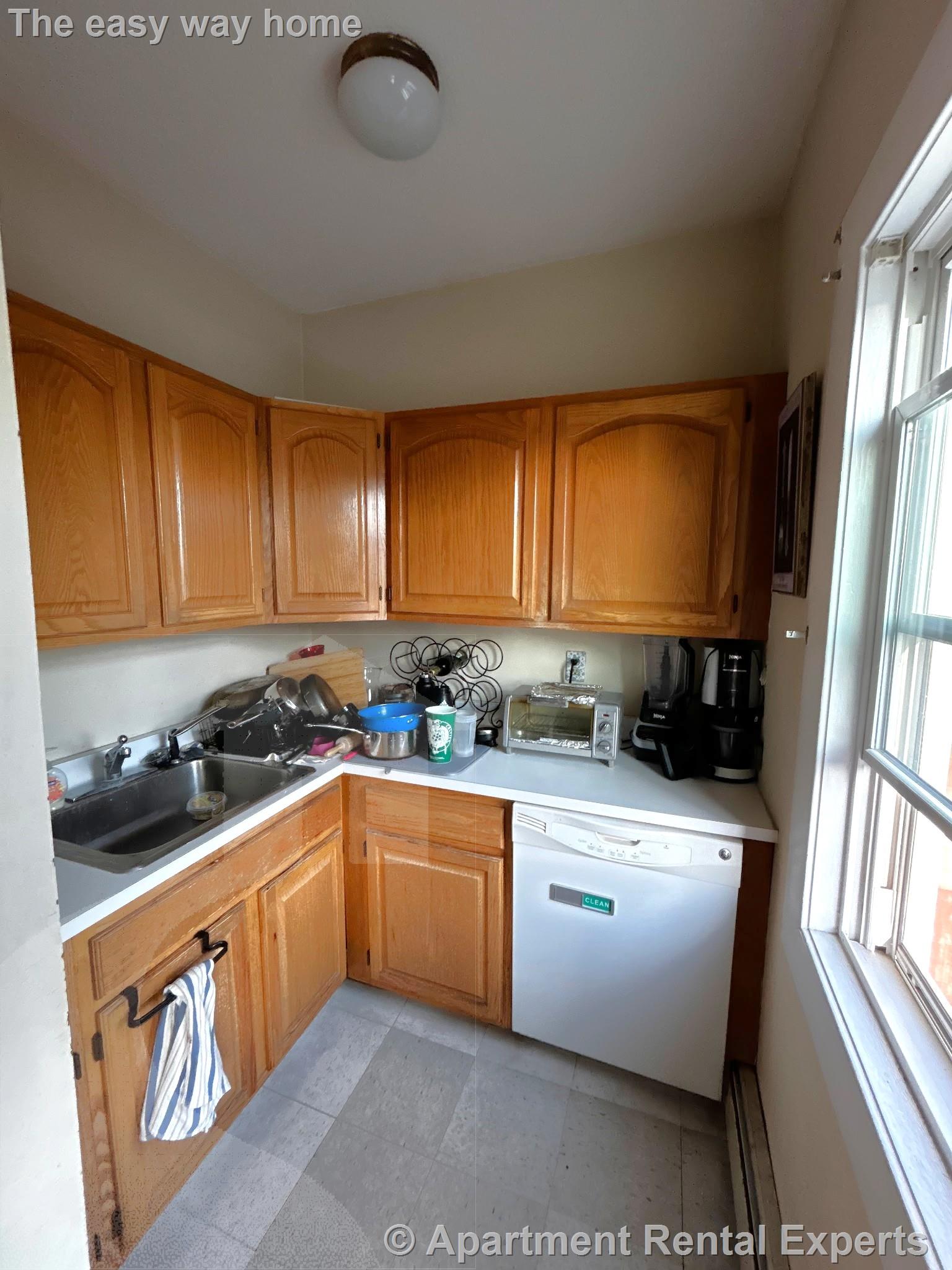 3 bed, 1 bath apartment for rent at 27 Ibbetson St Unit 3, Porter Square — photo 2 of 15