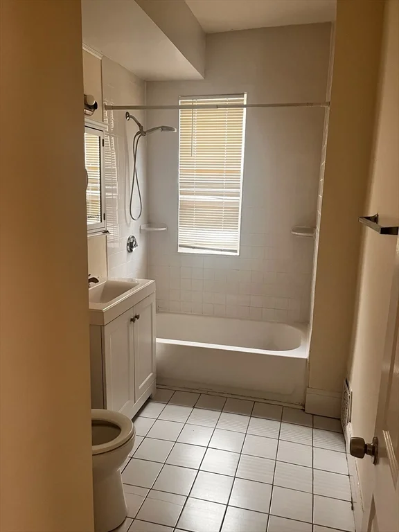 3 bed, 1 bath apartment for rent at 27 Irma St Unit 1, Dorchester — photo 5 of 8