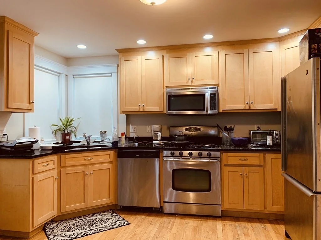 5 bed, 2 bath apartment for rent at 27 Iroquois Unit 1, Mission Hill