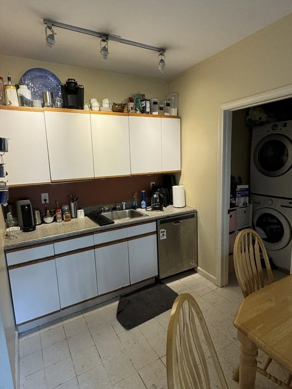 4 bed, 2 bath apartment for rent at 27 Justin Rd Unit 1, Brighton — photo 2 of 18