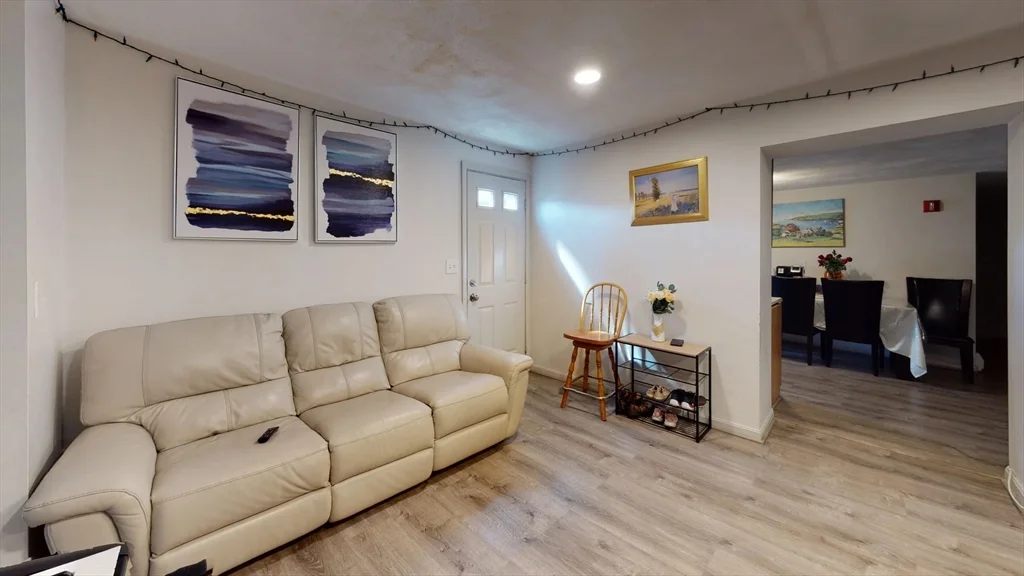 4 bed, 2 bath apartment for rent at 27 Kelley Ct Unit B, Brighton — photo 4 of 6