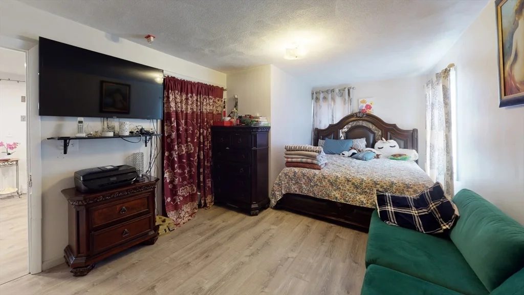 4 bed, 2 bath apartment for rent at 27 Kelley Ct Unit B, Brighton — photo 5 of 6