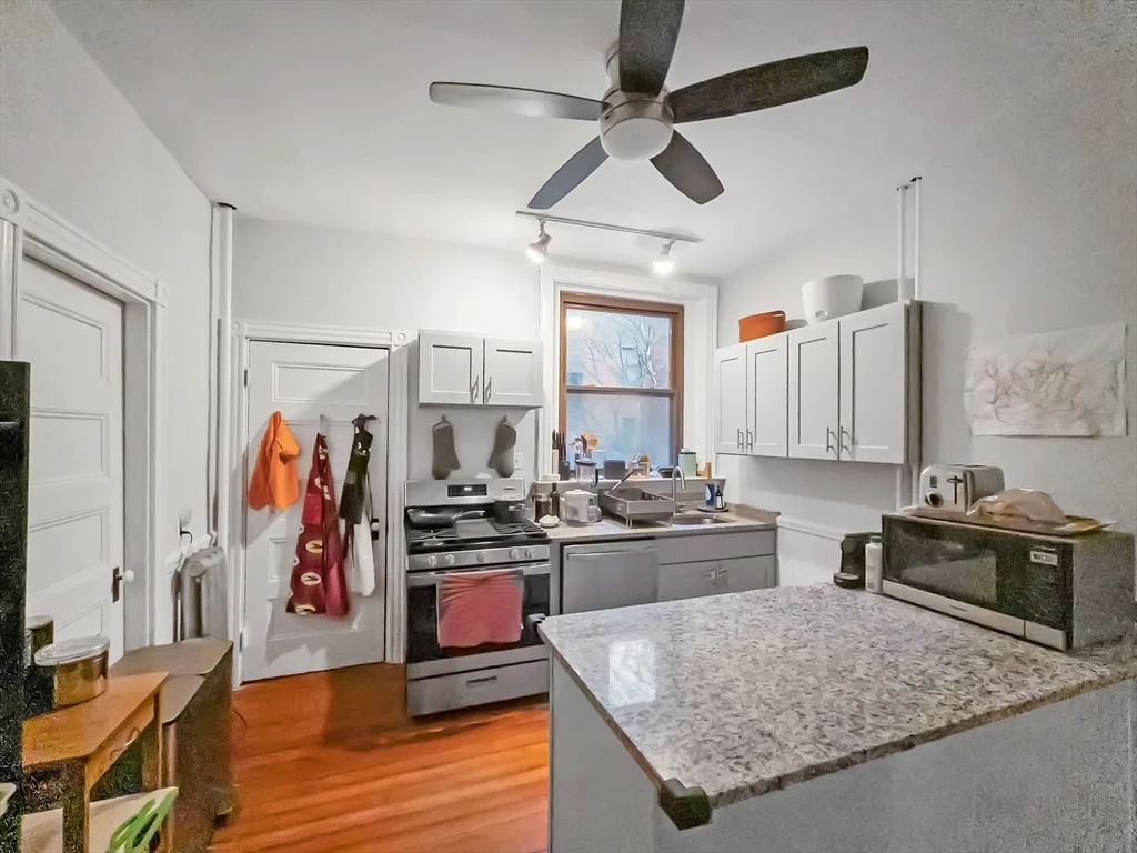2 bed, 1 bath apartment for rent at 27 Lakeville Rd Unit 1, Jamaica Plain — photo 2 of 13