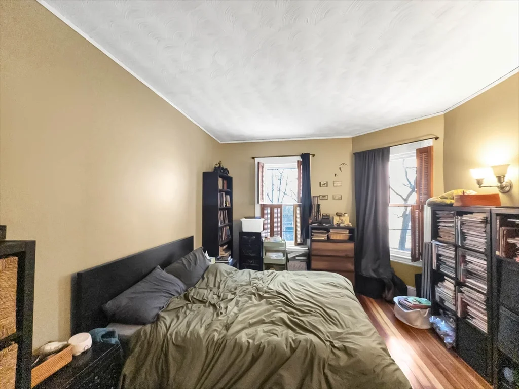 2 bed, 1 bath apartment for rent at 27 Lakeville Rd Unit 1, Jamaica Plain — photo 3 of 13