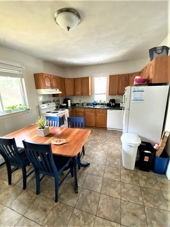 3 bed, 1 bath apartment for rent at 27 Langley Rd Unit 2, Brighton — photo 9 of 14